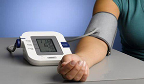 在家用电子血压计测血压，结果是否靠得住，简单一招是保证